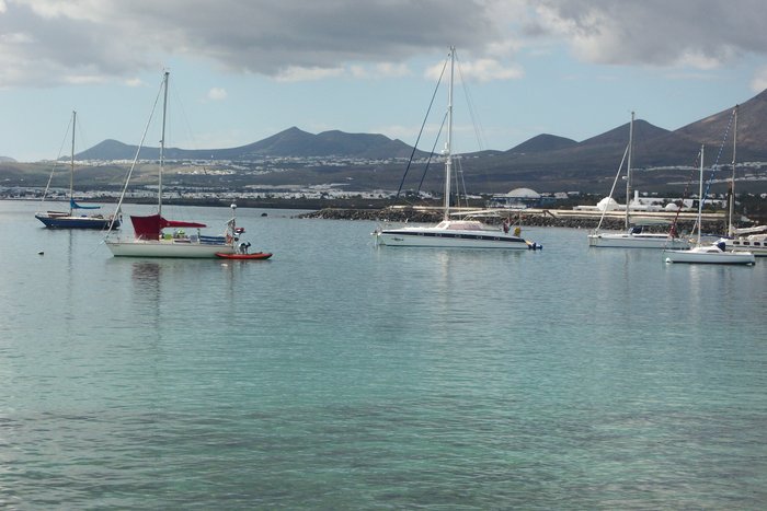 8 fevrier 2015 Mouillage à Arecife ( ile de lanzarote ) les canaries (32).JPG (2.6 Mio) Consulté 29710 fois Au mouillage à Arrecife ile de Lanzarote