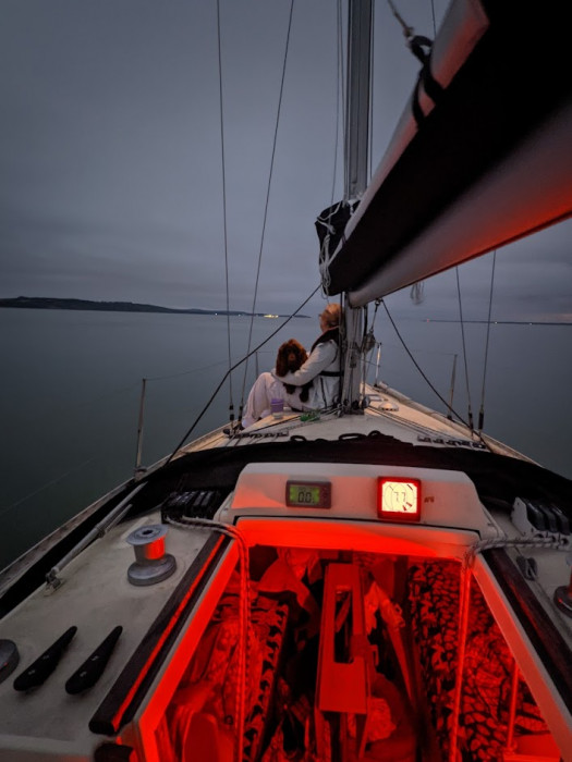 Départ matinal dans le Solent, cap Ouest-Pas de vent !